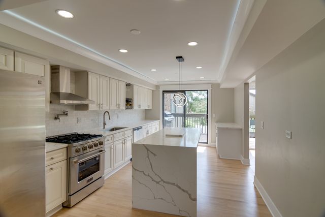 40 Portwine Road, Willowbrook, IL 60527