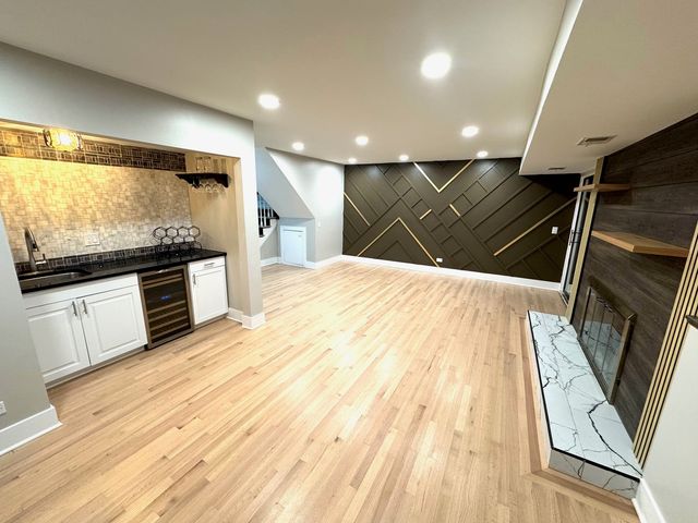 40 Portwine Road, Willowbrook, IL 60527