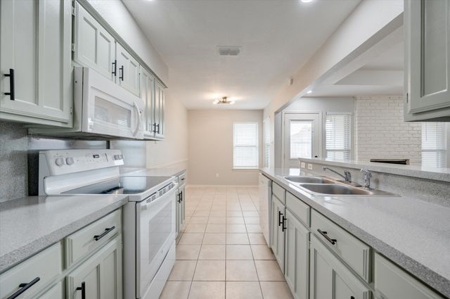 2319 Indigo Lane, Arlington, TX 76015