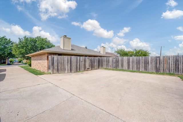 2319 Indigo Lane, Arlington, TX 76015