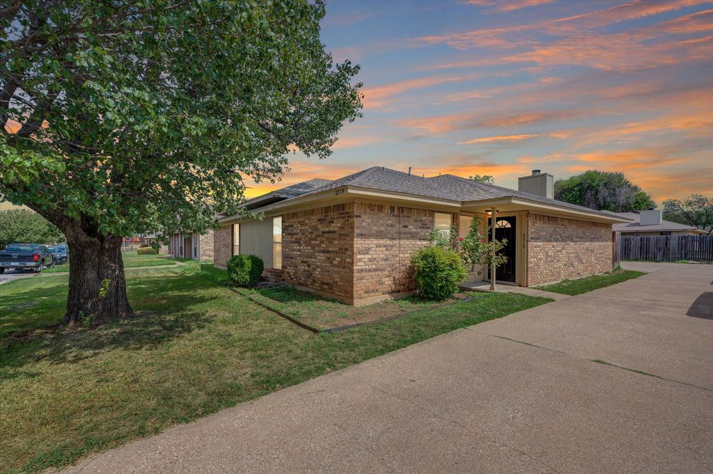 2319 Indigo Lane, Arlington, TX 76015