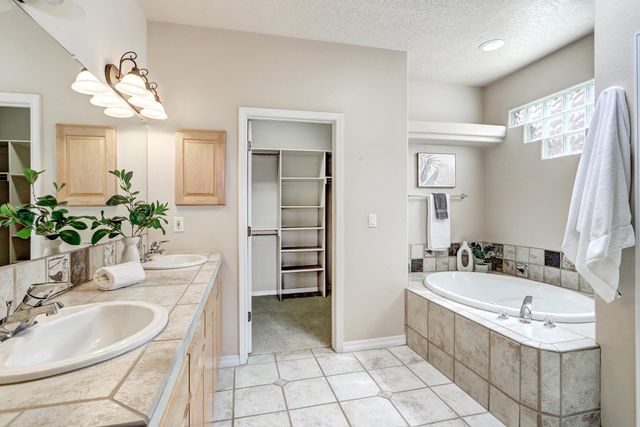 6315 Calla Lily Circle NE, Albuquerque, NM 87111