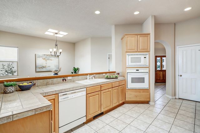 6315 Calla Lily Circle NE, Albuquerque, NM 87111