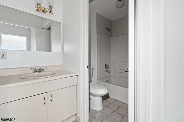 179 Columbia Ave 13, Passaic City, NJ 07055
