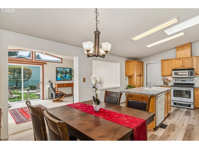 4055 ROYAL Ave 87, Eugene, OR 97402