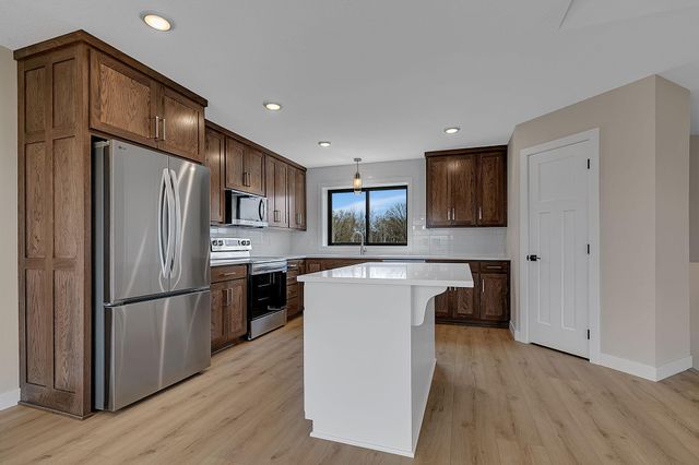 313 10th Street S, Sartell, MN 56377