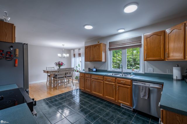 8201 Fountain View Drive, Flushing, MI 48433