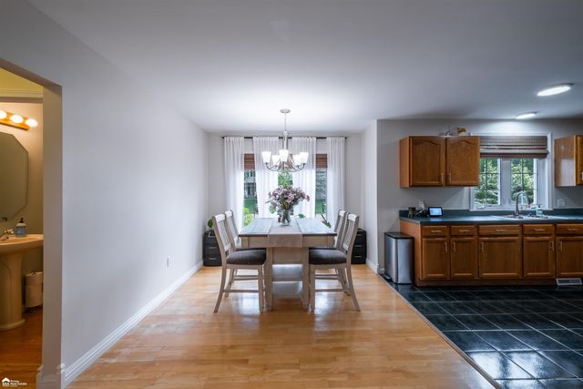 8201 Fountain View Drive, Flushing, MI 48433