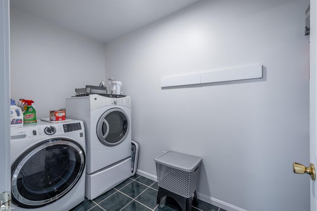 8201 Fountain View Drive, Flushing, MI 48433