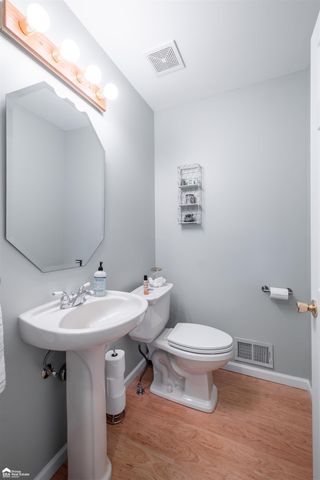 8201 Fountain View Drive, Flushing, MI 48433
