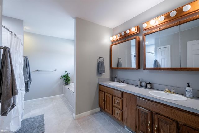 8201 Fountain View Drive, Flushing, MI 48433