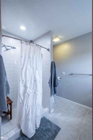 8201 Fountain View Drive, Flushing, MI 48433