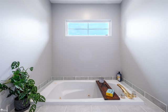 8201 Fountain View Drive, Flushing, MI 48433