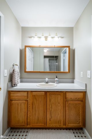 8201 Fountain View Drive, Flushing, MI 48433