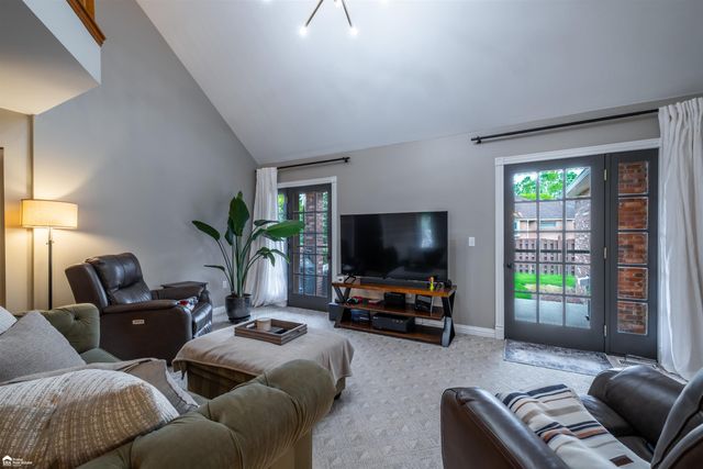 8201 Fountain View Drive, Flushing, MI 48433