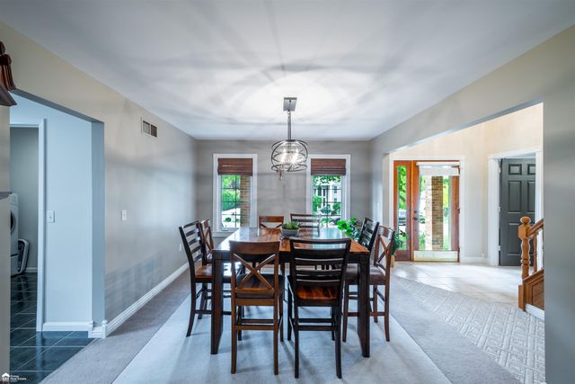 8201 Fountain View Drive, Flushing, MI 48433