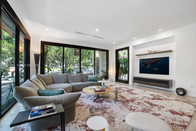 6840 Sunrise Pl, Coral Gables, FL 33133