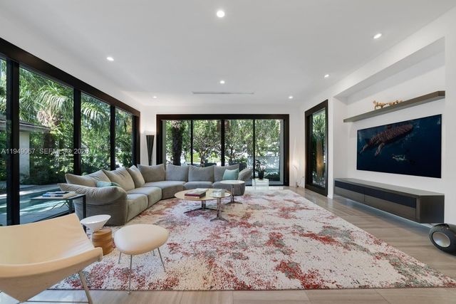 6840 Sunrise Pl, Coral Gables, FL 33133