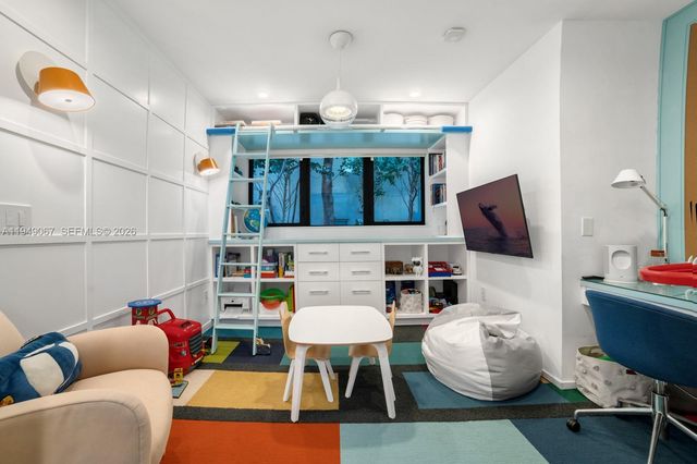 6840 Sunrise Pl, Coral Gables, FL 33133