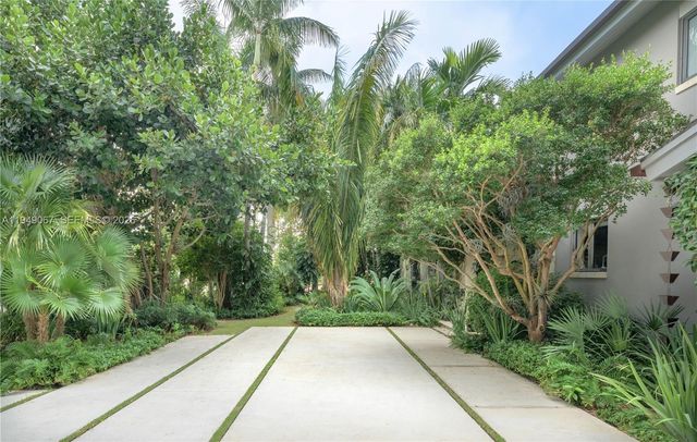 6840 Sunrise Pl, Coral Gables, FL 33133