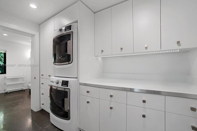 6840 Sunrise Pl, Coral Gables, FL 33133