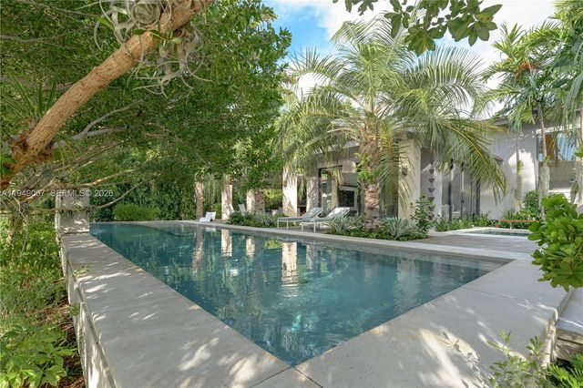 6840 Sunrise Pl, Coral Gables, FL 33133