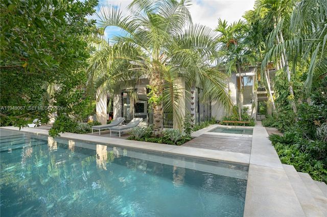 6840 Sunrise Pl, Coral Gables, FL 33133