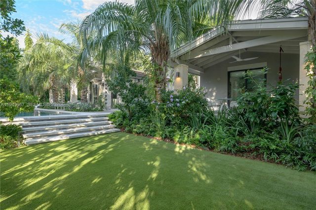 6840 Sunrise Pl, Coral Gables, FL 33133