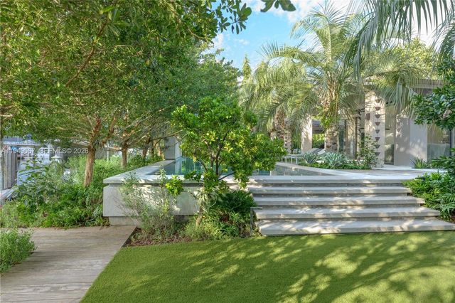 6840 Sunrise Pl, Coral Gables, FL 33133