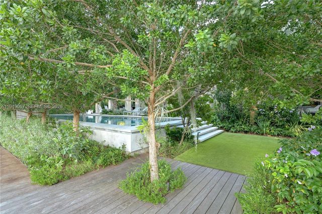 6840 Sunrise Pl, Coral Gables, FL 33133