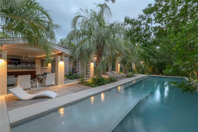 6840 Sunrise Pl, Coral Gables, FL 33133