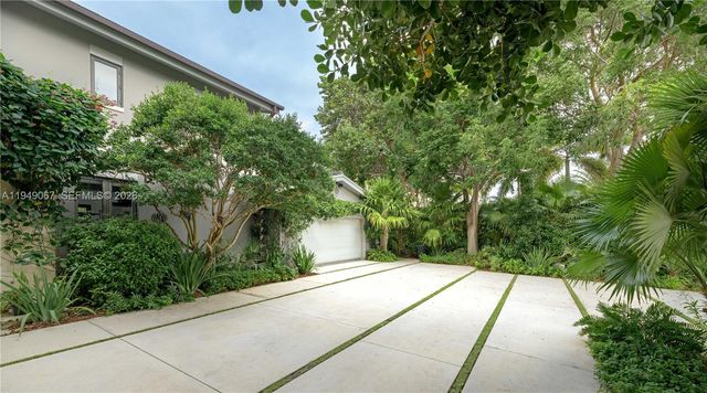 6840 Sunrise Pl, Coral Gables, FL 33133