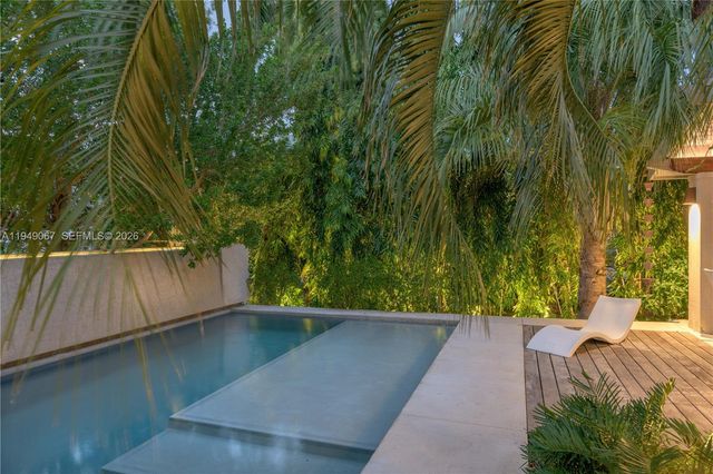 6840 Sunrise Pl, Coral Gables, FL 33133