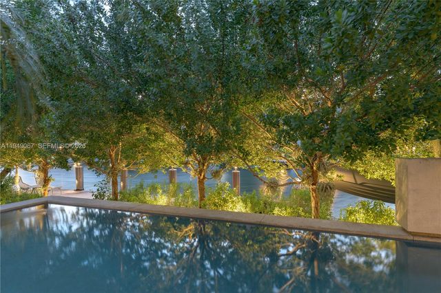 6840 Sunrise Pl, Coral Gables, FL 33133