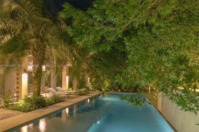 6840 Sunrise Pl, Coral Gables, FL 33133