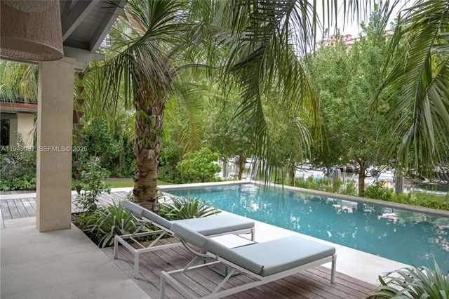 6840 Sunrise Pl, Coral Gables, FL 33133