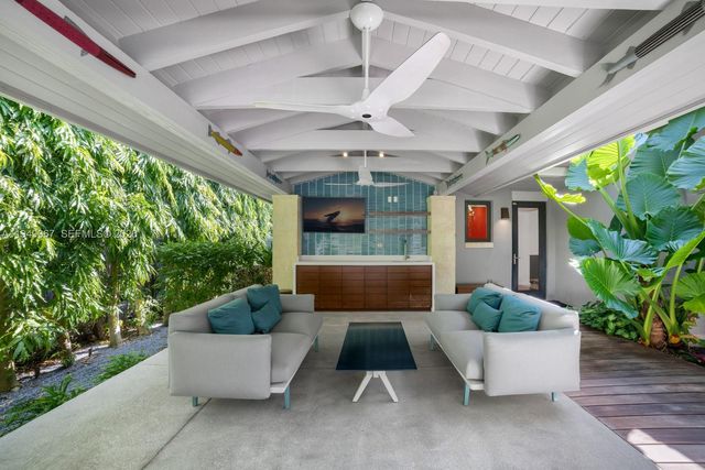 6840 Sunrise Pl, Coral Gables, FL 33133