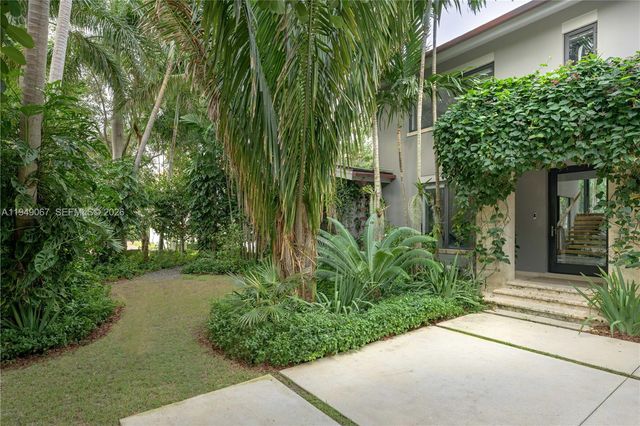 6840 Sunrise Pl, Coral Gables, FL 33133