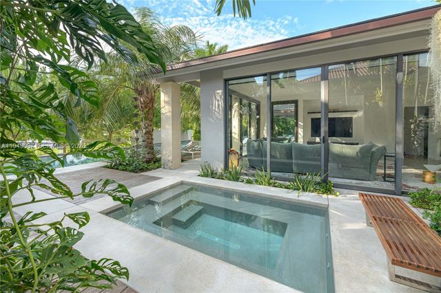 6840 Sunrise Pl, Coral Gables, FL 33133