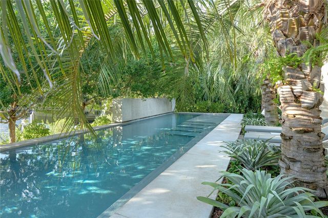 6840 Sunrise Pl, Coral Gables, FL 33133