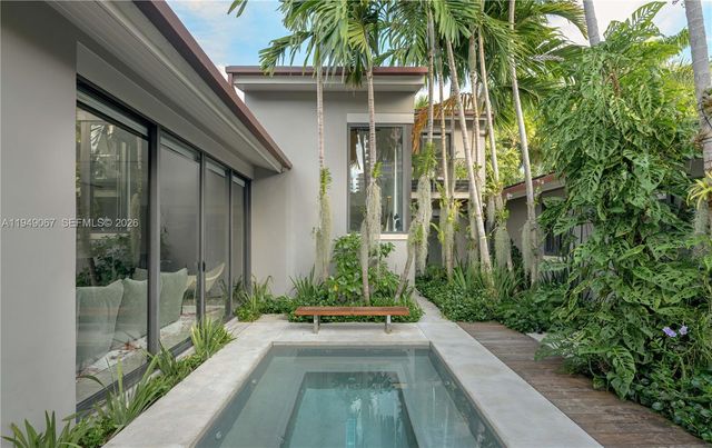 6840 Sunrise Pl, Coral Gables, FL 33133