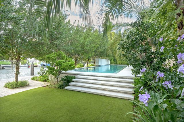 6840 Sunrise Pl, Coral Gables, FL 33133