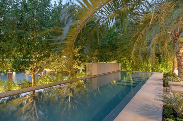 6840 Sunrise Pl, Coral Gables, FL 33133