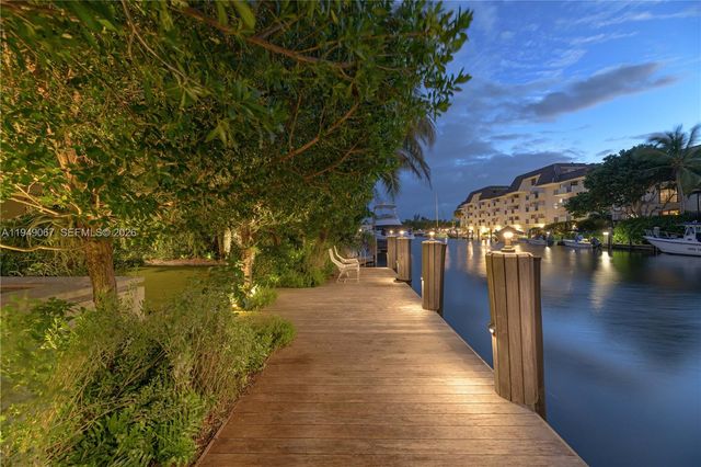 6840 Sunrise Pl, Coral Gables, FL 33133