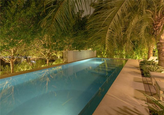 6840 Sunrise Pl, Coral Gables, FL 33133