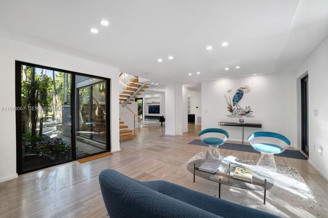 6840 Sunrise Pl, Coral Gables, FL 33133