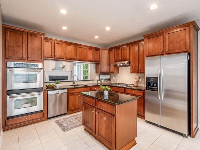 7043 Cunningham Drive, New Albany, OH 43054