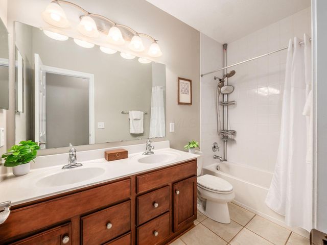 7043 Cunningham Drive, New Albany, OH 43054