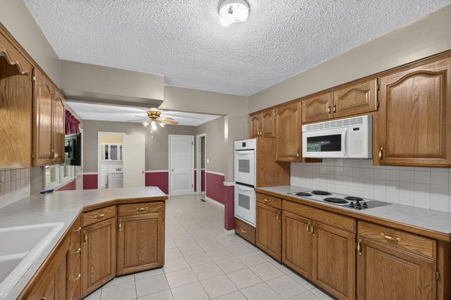 1075 W Farm Road 178, Springfield, MO 65810