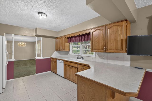 1075 W Farm Road 178, Springfield, MO 65810